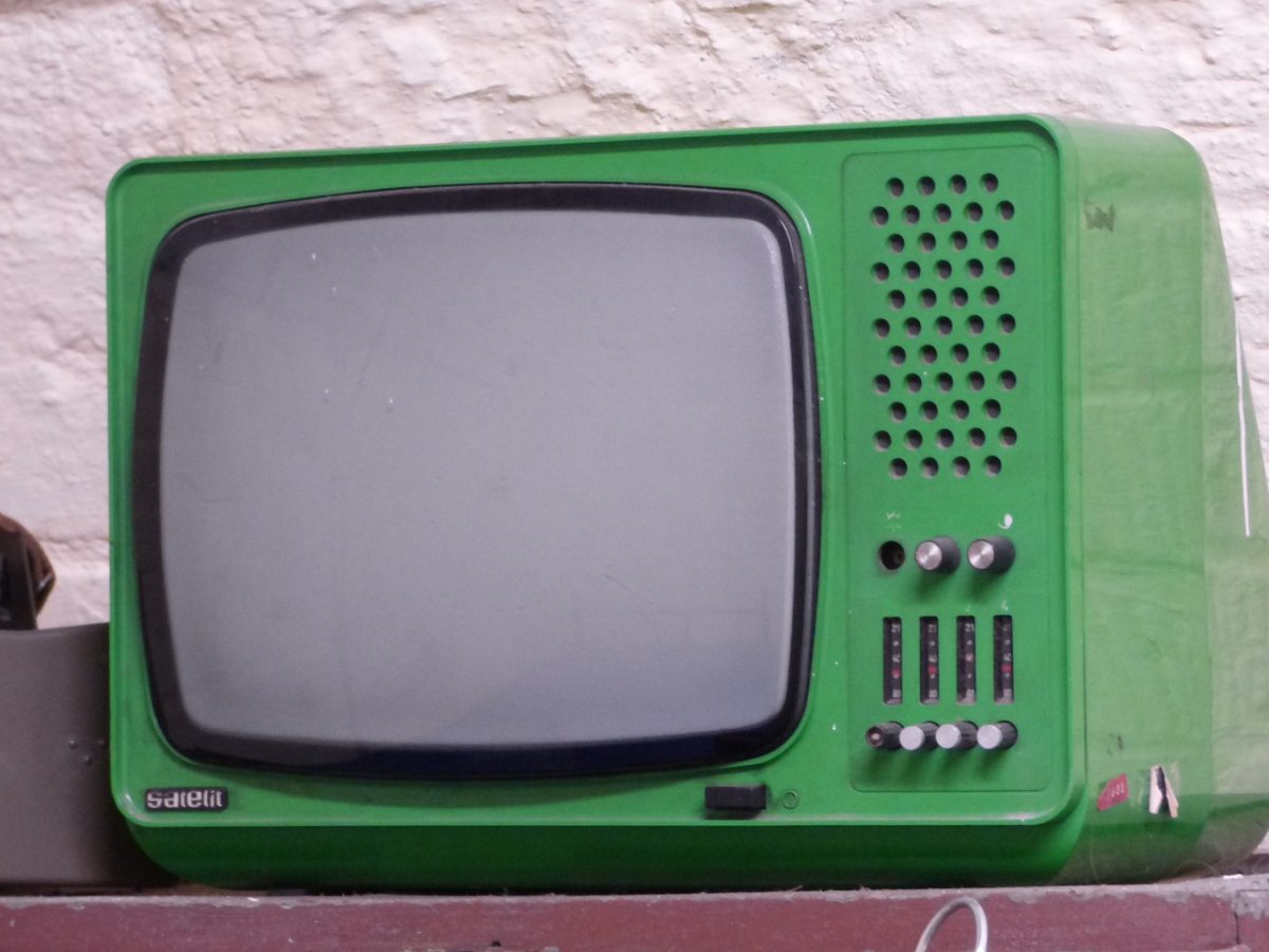 W dzisiejszych czasach szczególnie mnóstwo osób poświęca swój wolny czas przed telewizorem